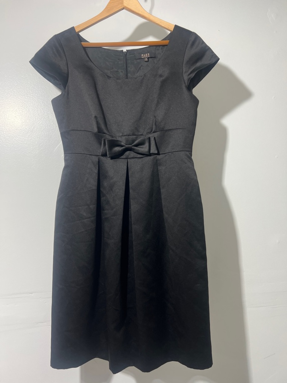 Alex Marie Black Cap Sleeve Bow-Waist Midi Dress